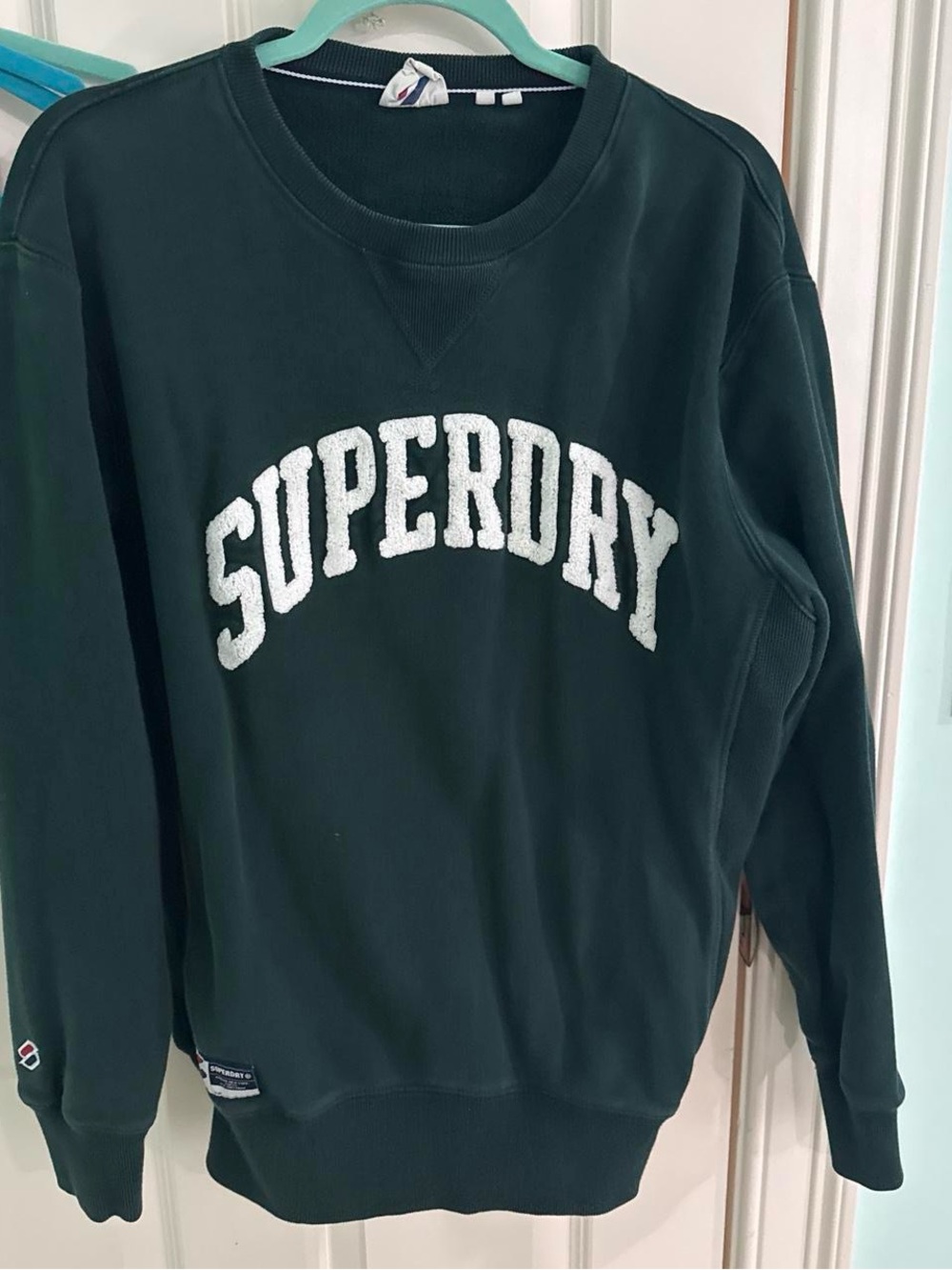 💚 Superdry Crewneck Sweatshirt – Size Large 💚